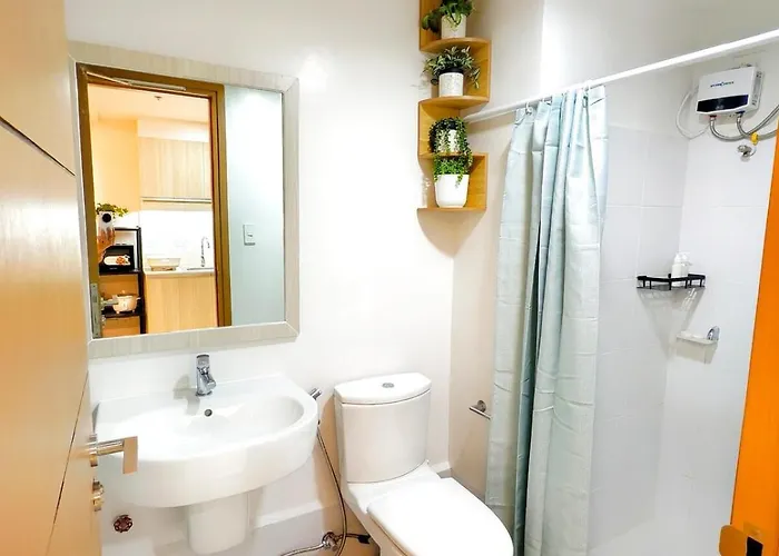 33p Taft East Gate Condo- Cozy Unit Pool & Gym * Cebu