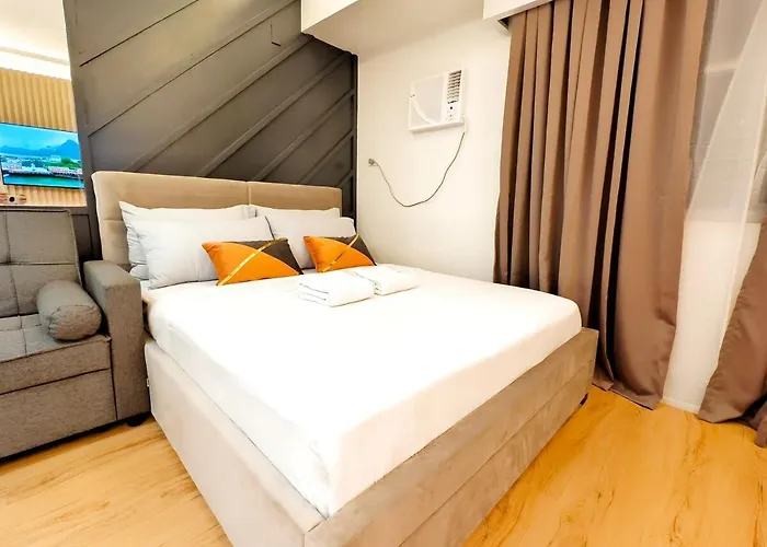 33p Taft East Gate Condo- Cozy Unit Pool & Gym * Cebu