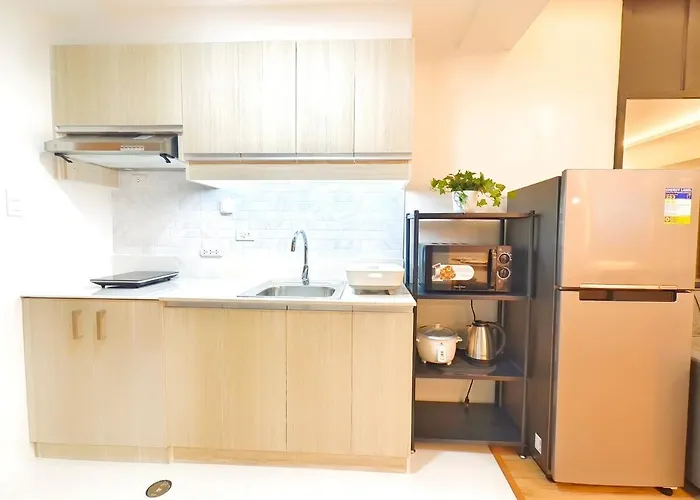 33p Taft East Gate Condo- Cozy Unit Pool & Gym