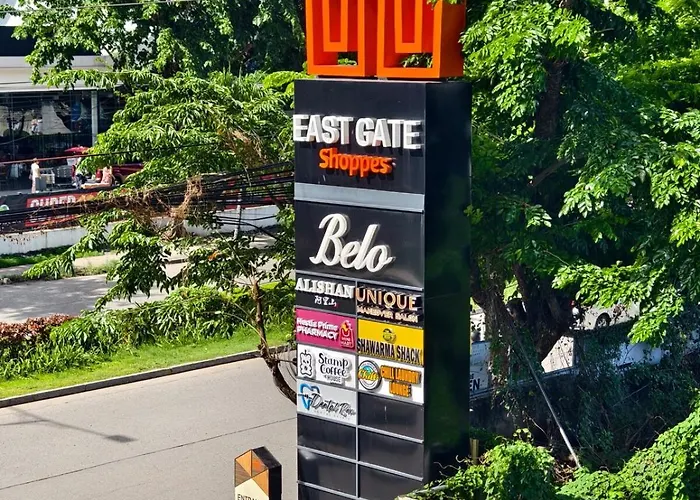 Apartment 33p Taft East Gate Condo- Cozy Unit Pool & Gym