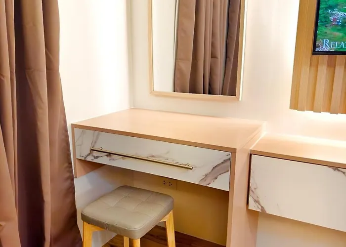 Apartment 33p Taft East Gate Condo- Cozy Unit Pool & Gym