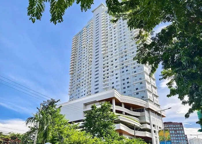33p Taft East Gate Condo- Cozy Unit Pool & Gym Apartment Cebu