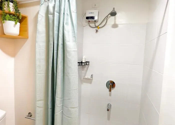 33p Taft East Gate Condo- Cozy Unit Pool & Gym Cebu