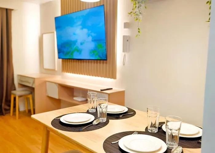 33p Taft East Gate Condo- Cozy Unit Pool & Gym * Cebu