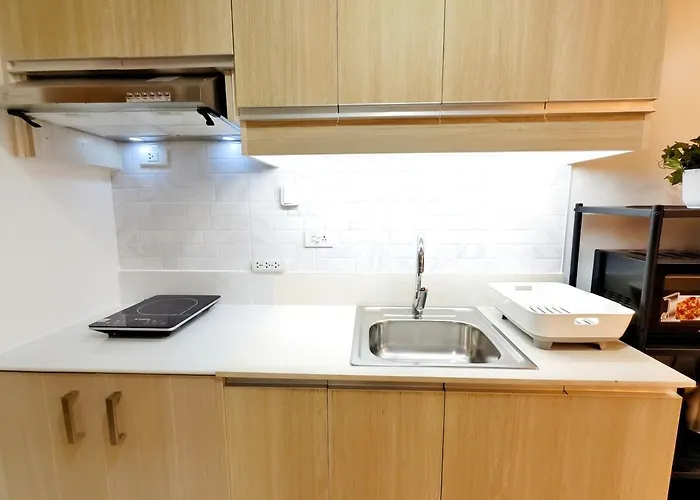Apartment 33p Taft East Gate Condo- Cozy Unit Pool & Gym *