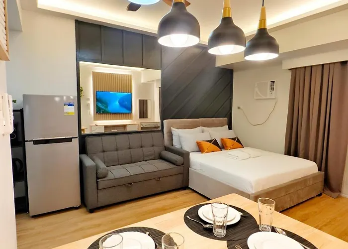 Apartment 33p Taft East Gate Condo- Cozy Unit Pool & Gym